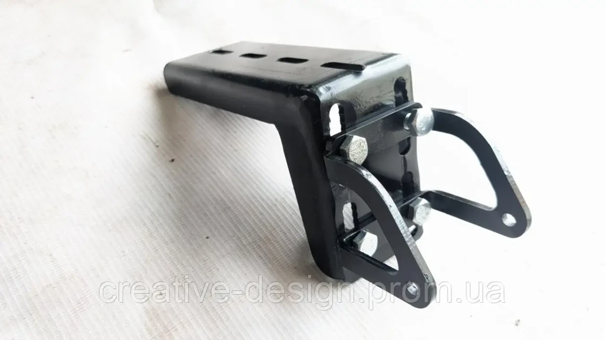 Buy Enhanced Creativegarage Expeditional Lower Bracket on Mitsubishi Pajero Sport railings