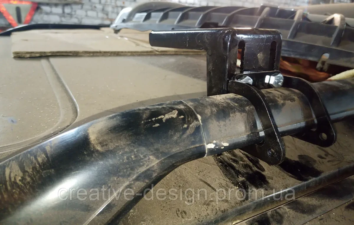 Buy Enhanced Creativegarage Expeditional Lower Bracket on Mitsubishi Pajero Sport railings