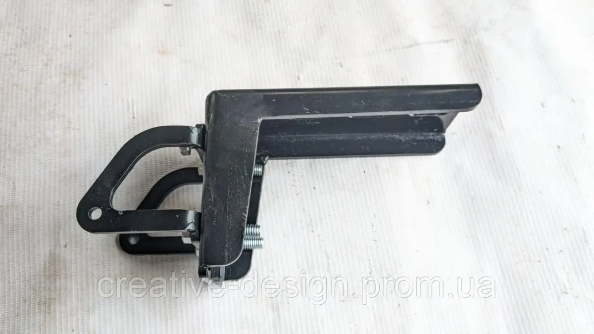 Buy Enhanced Creativegarage Expeditional Lower Bracket on Mitsubishi Pajero Sport railings