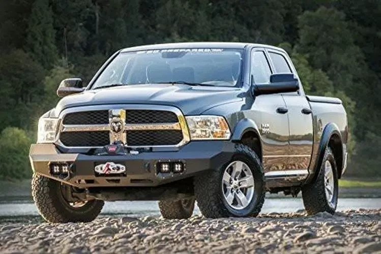 Купити Передній бампер WARN Ascent для RAM 1500 2013-2017 95600