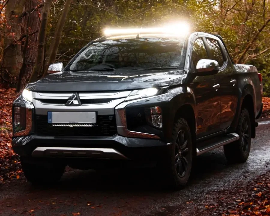 Купить Комплект оптики на MITSUBISHI L200 крепление на крышу LAZER 3001-B-67-K-L200