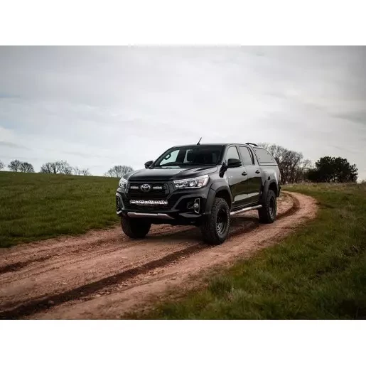 Купити Комплект оптики на Toyota Hilux від 2017 з кріпленням в бампера - LAZER VIFK-HILUX-G2