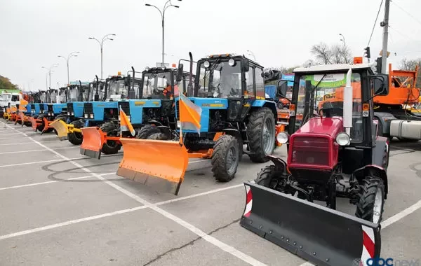 Купити Світлодіодний маяк Стріла 16LED-12V/24V-Y жовтий з магнітним кріпленням