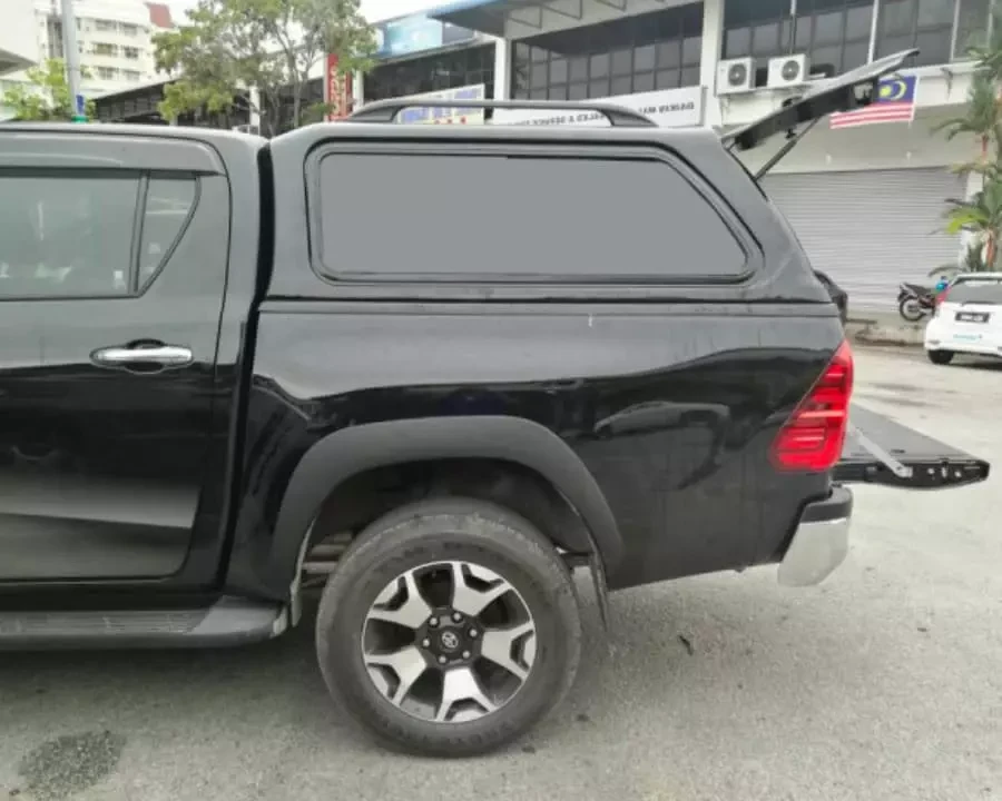 Buy Kung on Toyota Hilux dated 2015 black with lateral glass windows - Aeroklas