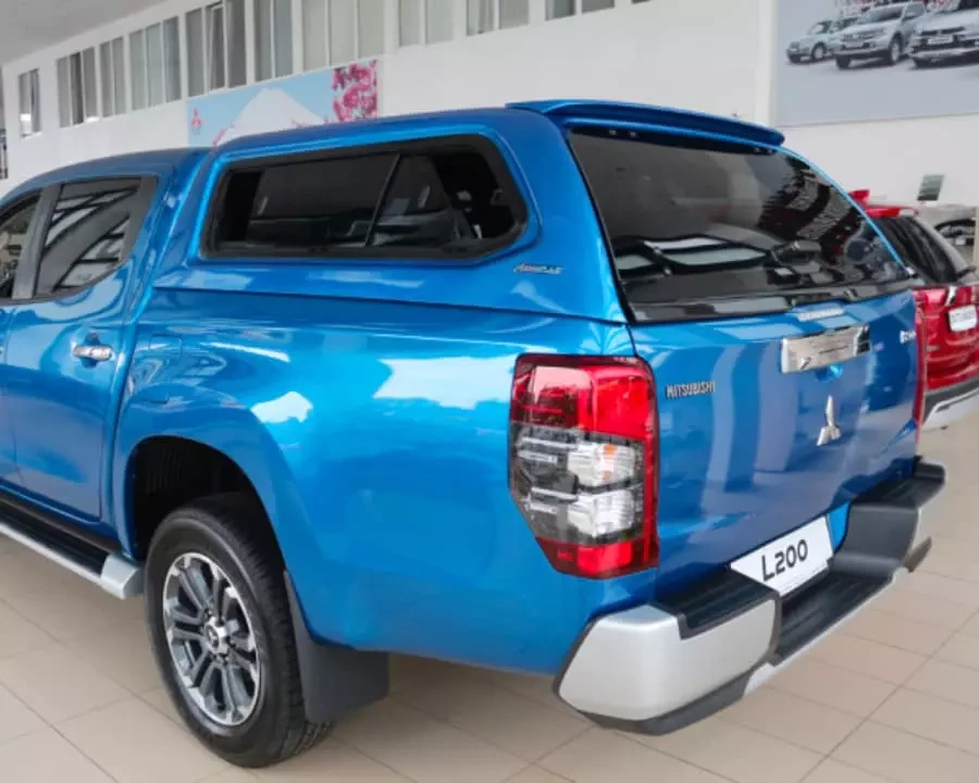 Buy Kung on Mitsubishi L200 from 2019 with a side sliding glass - Aeroklas