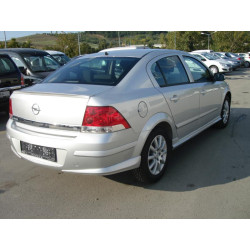 Купити Задня нижня накладка Sedan (під фарбування) для Opel Astra H 2004-2013 рр