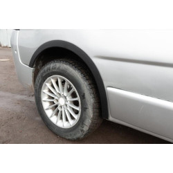 Купити Накладки на колісні арки (4 шт, чорні) 2007-2015, чорний метал, передні -2025 задні для Renault Trafic рр