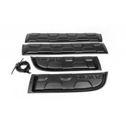 Купити Молдинги з виступами (4 шт, пластикові) DDU - Україна для Renault Duster 2008-2017 рр