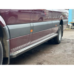 Купити Бокові пороги DOT-Line (2 шт., Алюм.) довга база для Volkswagen Crafter 2006-2016 рр