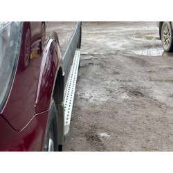 Купити Бокові пороги DOT-Line (2 шт., Алюм.) Середня база для Volkswagen Crafter 2006-2016 рр