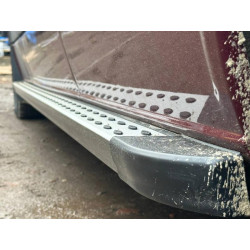 Купити Бокові пороги DOT-Line (2 шт., Алюм.) Середня база для Volkswagen Crafter 2006-2016 рр