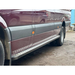 Купити Бокові пороги DOT-Line (2 шт., Алюм.) Середня база для Volkswagen Crafter 2006-2016 рр