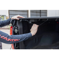 Купити Низькопрофільна кришка кузова 5' 5" без системи керування Rough Country - Toyota Tundra 02-19