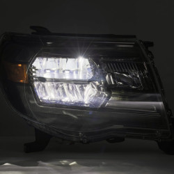 Купить Передние фары LED Toyota Tacoma 2005-2011 LED LUXX серия черные AlphaRex AHL-TT05-L-SA-B