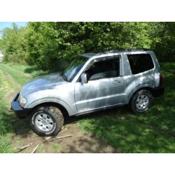 Купити Захисні пороги для Mitsubishi Pajero III 99-06 коротка база F4X4