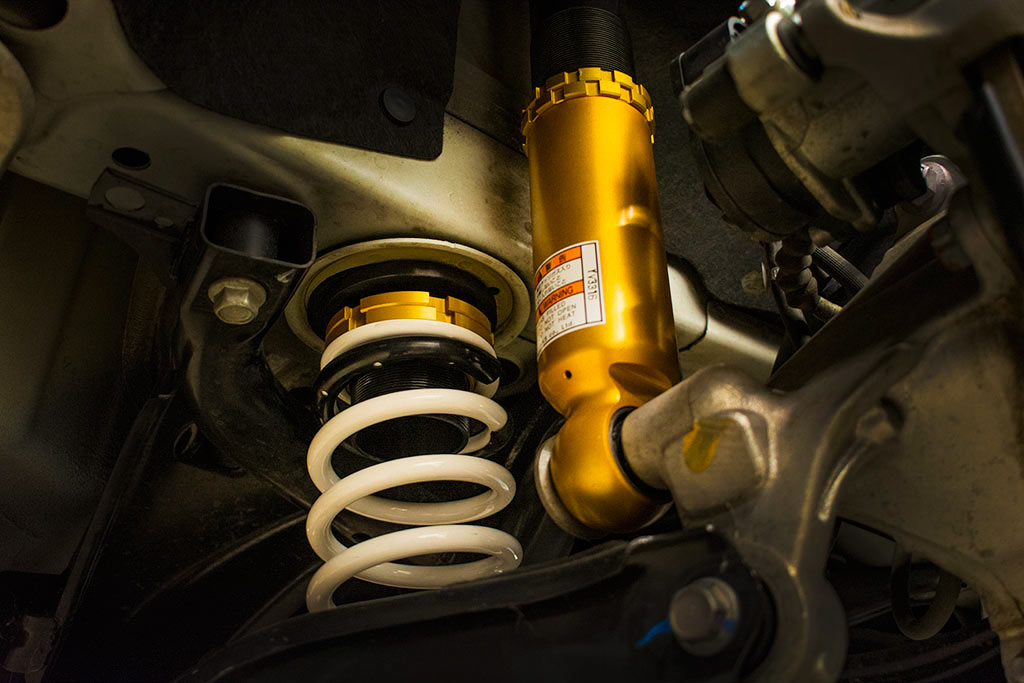 Как заменить амортизатор собственноручно