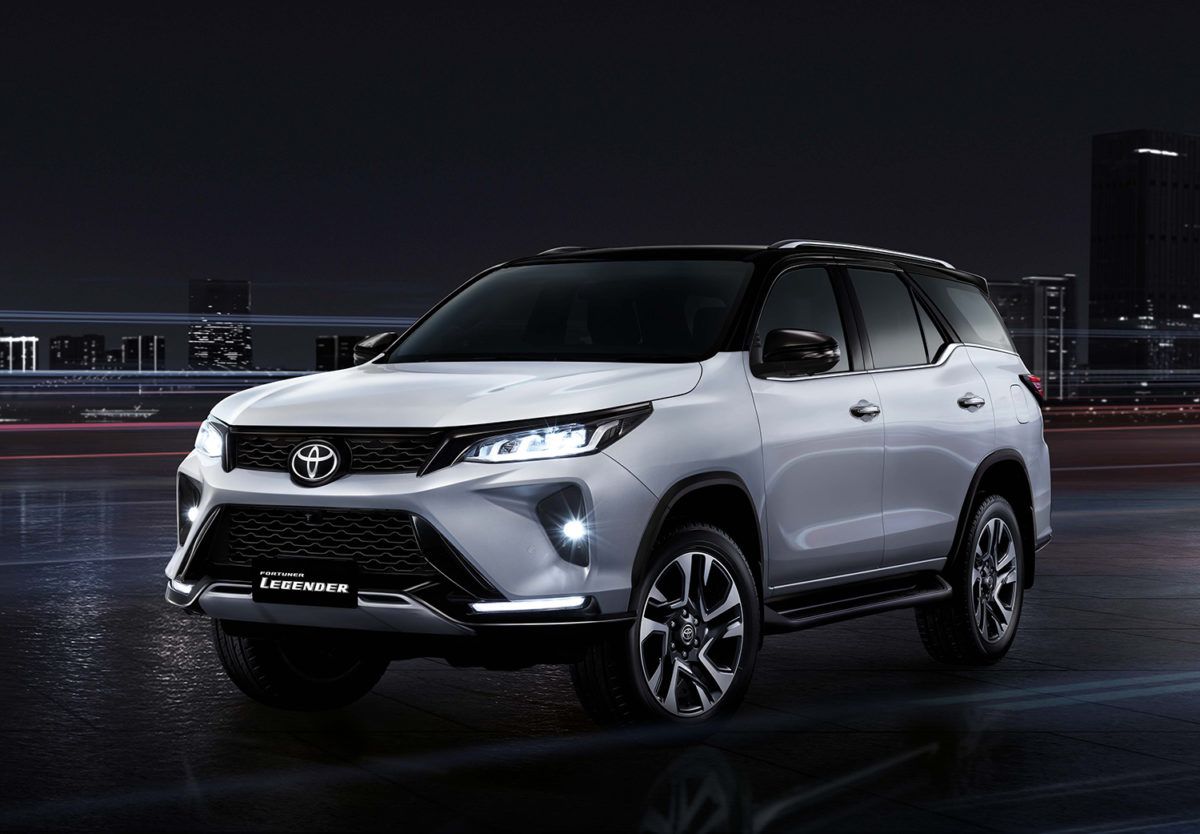 toyota_fortuner_obnovila_vnedorozhnik.jpg