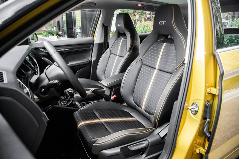 Салон кросовера Skoda Kamiq модифікації GT