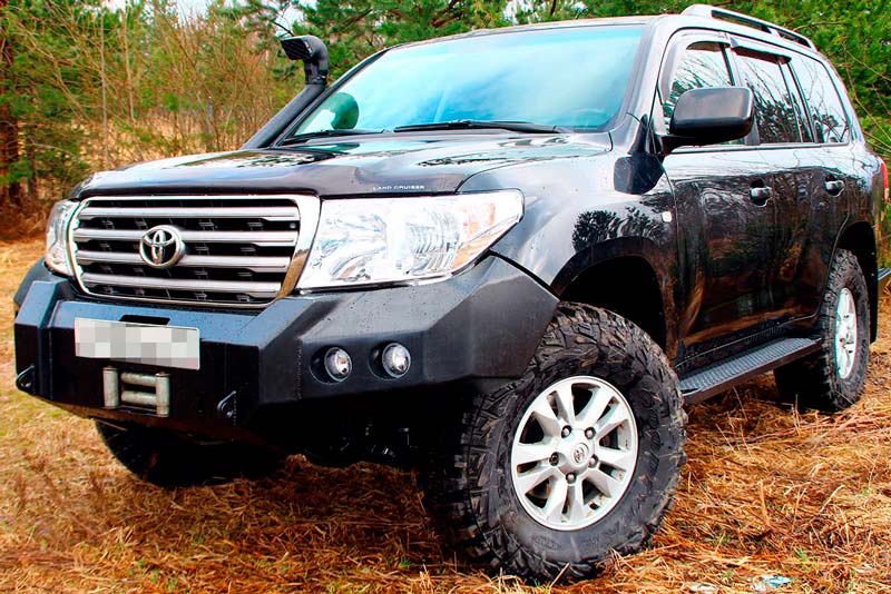silovoi_bamper_na_toyota_land_cruiser_200_1.jpg