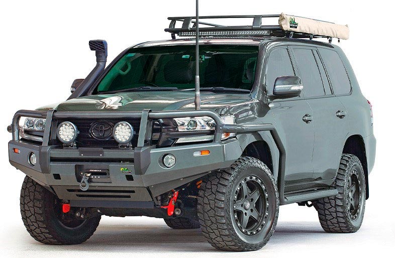silovoi_bamper_na_toyota_land_cruiser_200.jpg