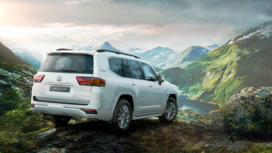 Land Cruiser 300 - вид сзади Land Cruiser 300 багажник обзор блог Тойота