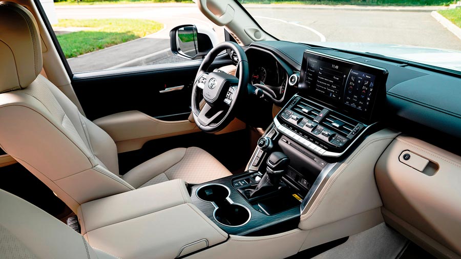 Интерьер Land Cruiser 300 Anniversary 70th Интерьер Land Cruiser 300 Anniversary 70th обзор внедорожника