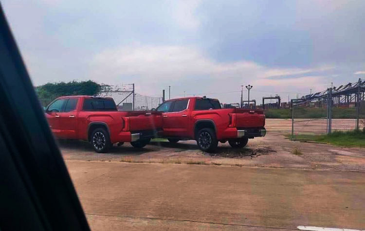 Фото нової Тойоти Тундра 2022 року ззаду купити в Україні презентація новини