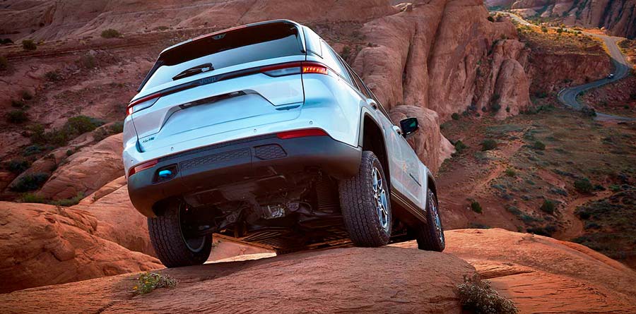 Можливості Jeep Grand Cherokee на бездоріжжі купити в Україні ціна запчастини