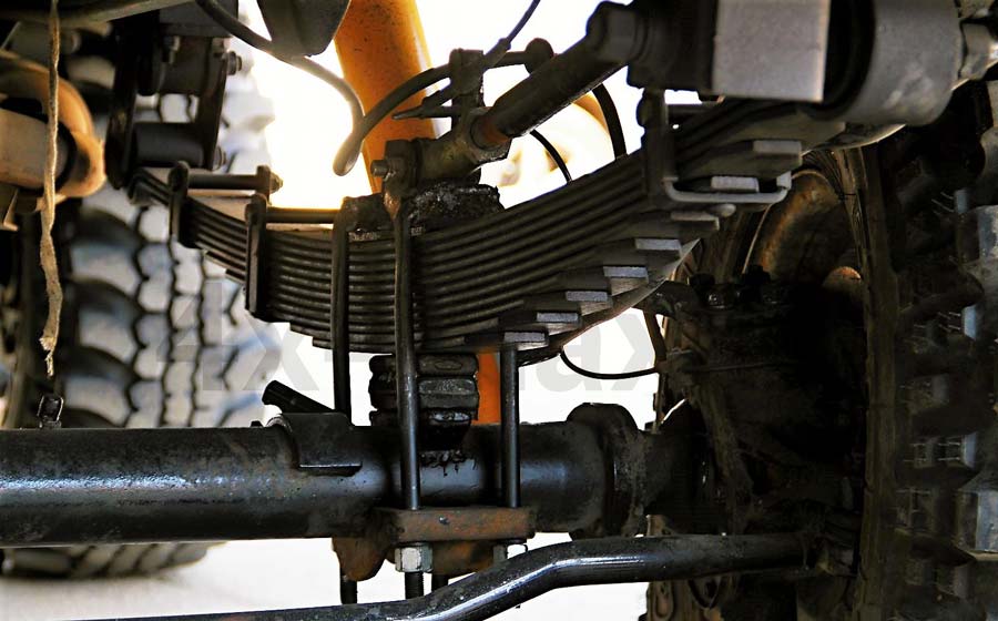 Ресори РИФ на позашляховику з проставками для збільшення кліренсу Ресори РИФ на позашляховику ліфт комплект купити запчастини для ліфта ресор сережки Україна ціна