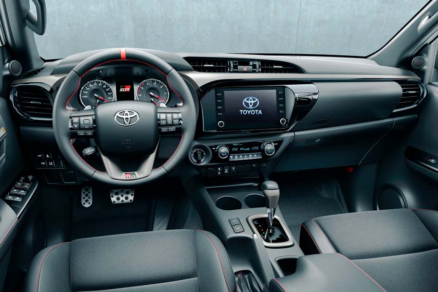 Інтер'єр з акцентами GR в Toyota Hilux 2022 Інтер'єр з акцентами GR в Toyota Hilux 2022 запчастини купити тюнінг Україна