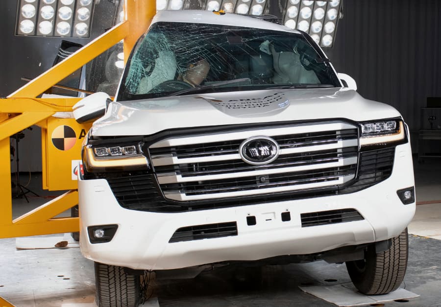 Краш тест Тойота Ленд Крузер 300 Краш тест Тойота Ленд Крузер 300 купить запчасти в Украине цена