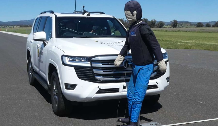 Toyota Land Cruiser 300 оценка безопасности краш-теста Toyota Land Cruiser 300 Crash Test Results цена тюнинг опции в Украине