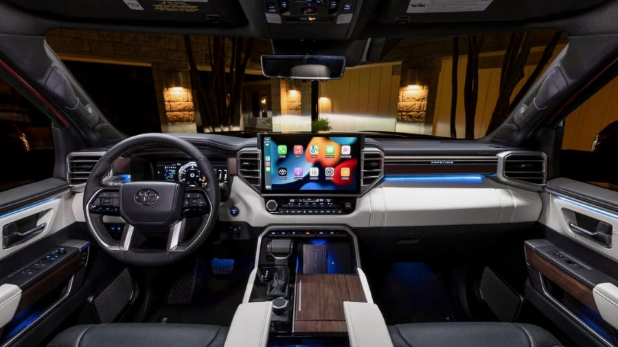 Интерьер топовой версии Тойота Секвоя 2023 Интерьер Тойота Секвоя 2023 года