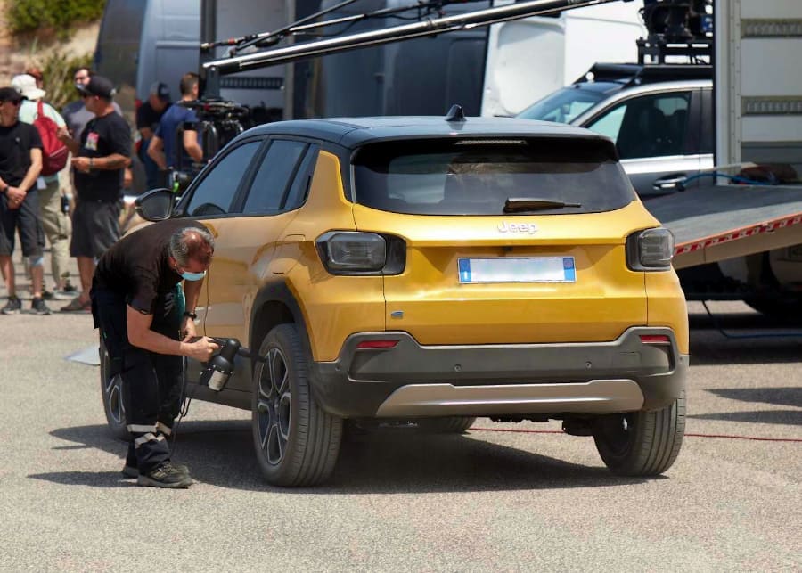 Вигляд ззаду на електричний кросовер Jeep аксесуари для авто Україна тюнінг Київ ціна