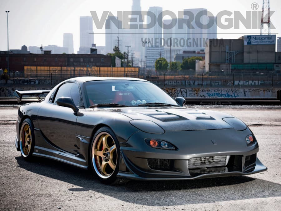 Тюнингованный MAZDA RX-7 Тюнингованный MAZDA RX-7