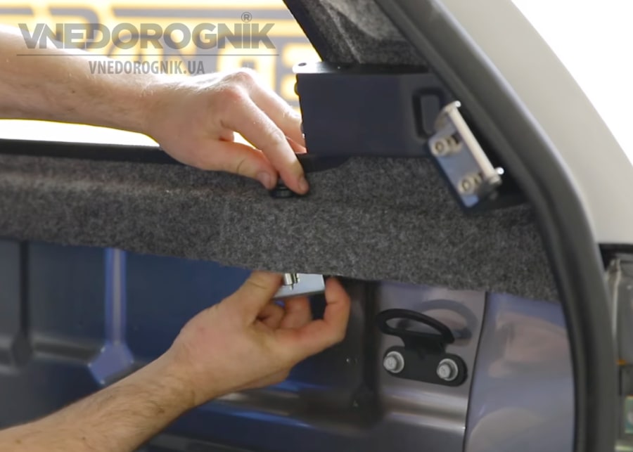 Встановіть затискачі кунга