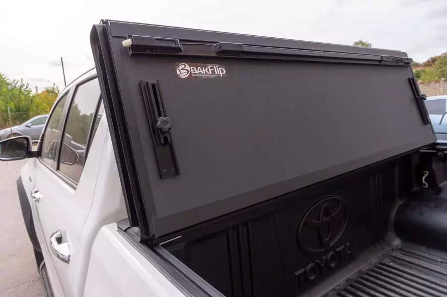 Купити кришку кузова BAK для Toyota Hilux від 2015 MX4 в Україні Одеса