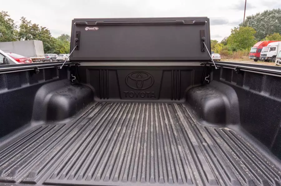 Купити кришку кузова BAK для Toyota Hilux від 2015 MX4 в Україні Львів
