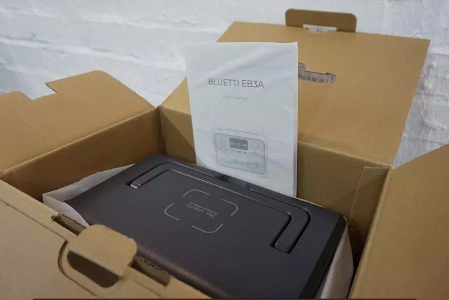 Комплектація в коробці портативна зарядна станція купити