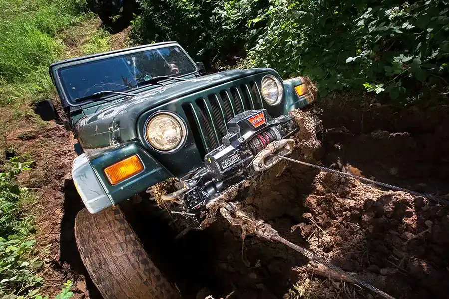 Позашляховик купити лебідку