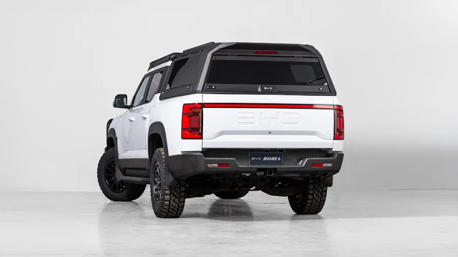 BYD Shark 6 з аксесуарами від Ironman BYD Shark 6 з аксесуарами від Ironman