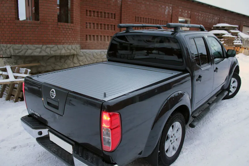 Buy bed cover on the pickup truck