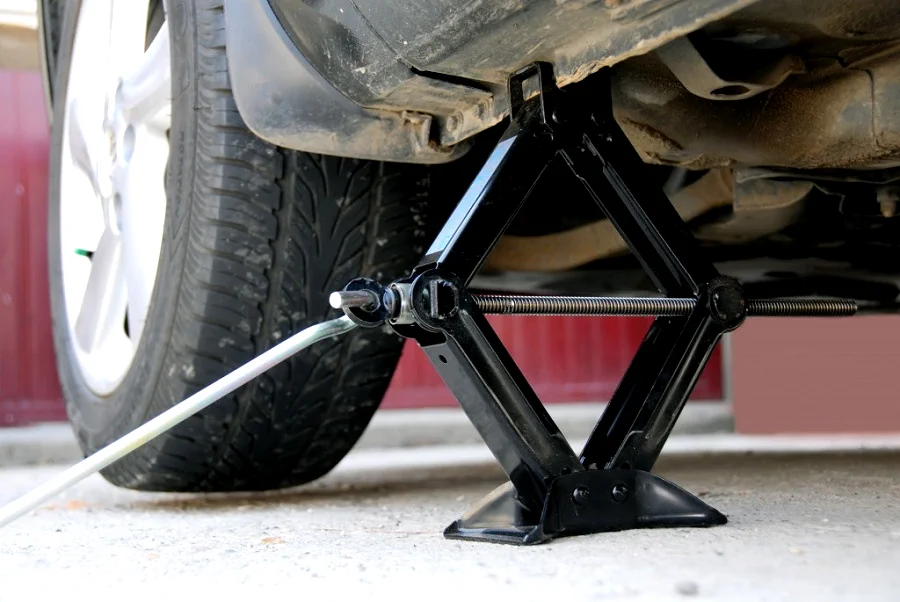 Buy a scissor jack in Ukraine