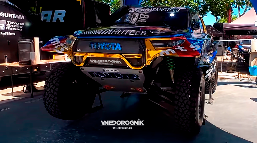 Комплект посилених амортизаторів Fox для тюнінгу підвіски пікапа або позашляховика, доступний на Vnedorognik.ua