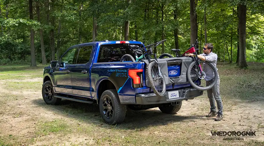 Просторий кузов ідеально підходить для перевезення велосипедів, а система Pro Power Onboard дозволяє заряджати їх будь-де.