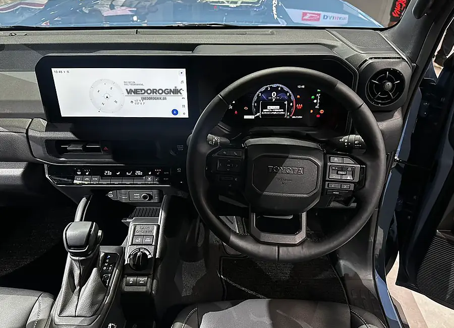 Мінімалістичний салон із міцними матеріалами, логічною ергономікою та простотою обслуговування.