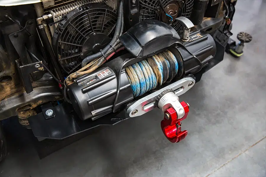 Монтаж автомобільної лебідки з посиленням рами