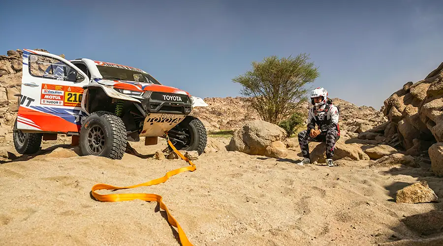 Проблема паливного голодування в пісках: як додатковий запас пального та надійний такелаж врятують екіпажі від сходу з дистанції