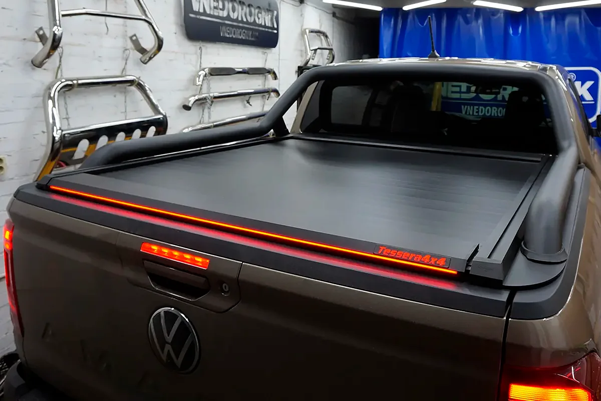 Установка ролета Tessera на кузов Volkswagen Amarok 2023